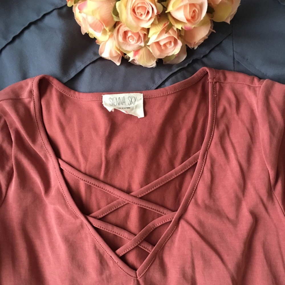 Sienna sky soft criss cross tee